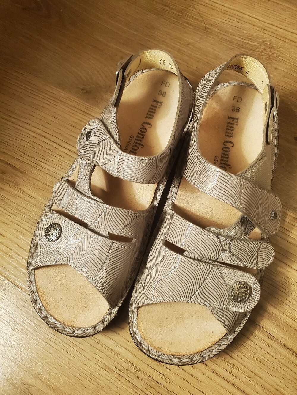 Finn Comfort Gomera Metallic Beige Leather Orthopedic Sandals Size 38